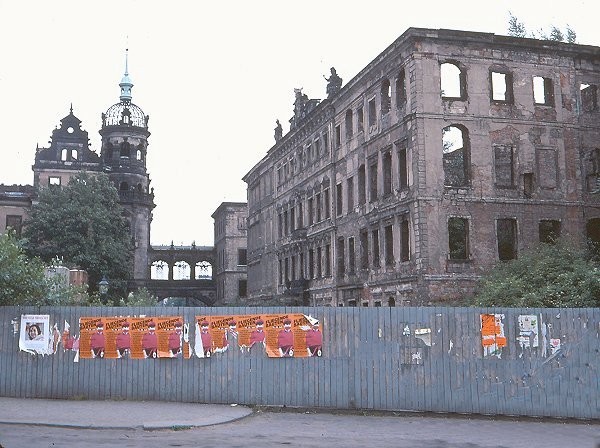 Dresden: Ruins of the Taschenbergpalais (right) and the Residenzschloss on the left 