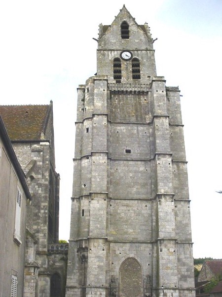 Schiefer Turm der Kirche Saint-Martin, Etampes, Essone 