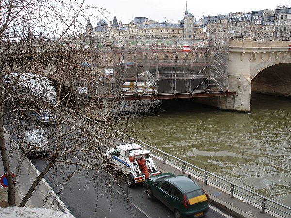 Voie Georges Pompidou, passage sous le Pont Neuf. Paris 1er 
