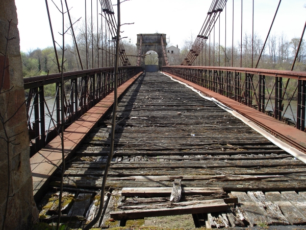 Parentignat Suspension Bridge 