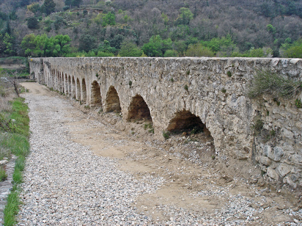 Römisches Aquädukt von Ansignan 