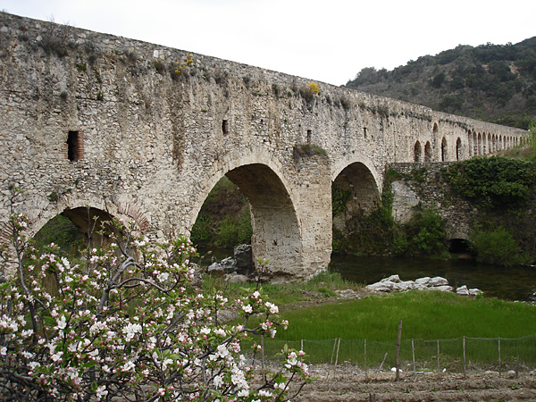 Pont-aqueduc romain d'Ansignan 