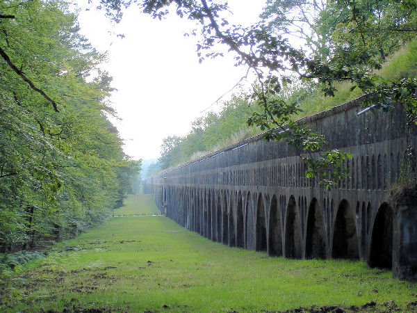 Aqueduc de la Vanne (sur arches) et aqueduc du Loing et du Lunain (souterrain).Forêt de Fontainebleau (77) 