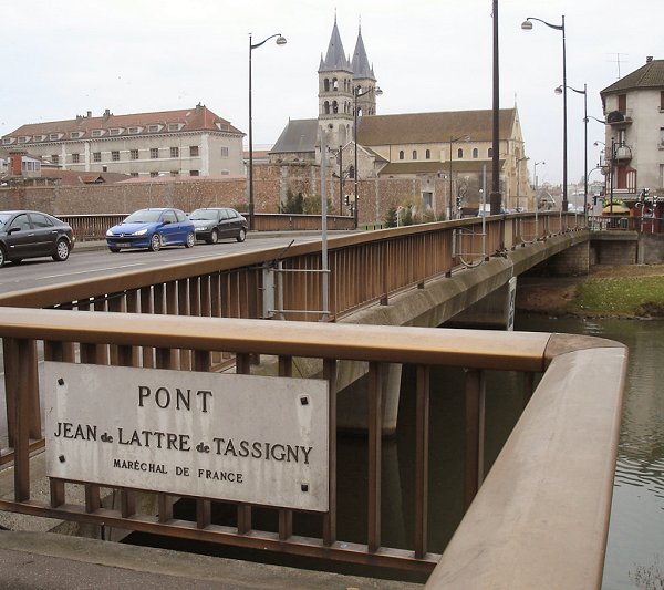 Melun (77)Pont Jean de Lattre de Tassigny 