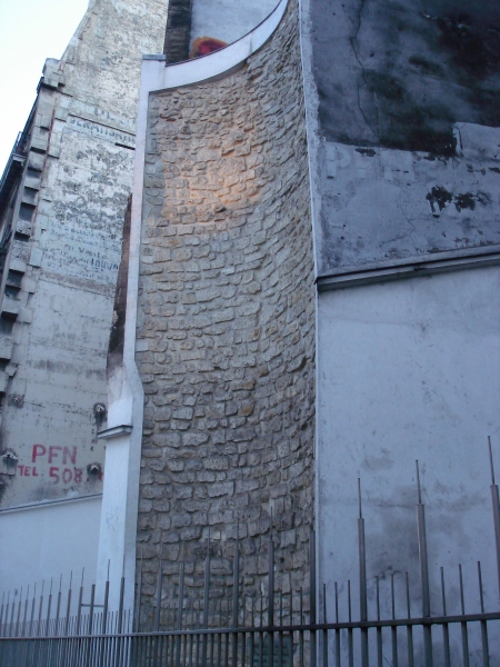 Ramparts of Philippe Auguste in ParisRemains of a tower at rue du Louvre 