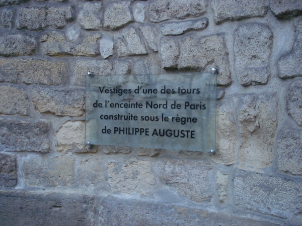 Ramparts of Philippe Auguste in ParisRemains of a tower at rue du Louvre 