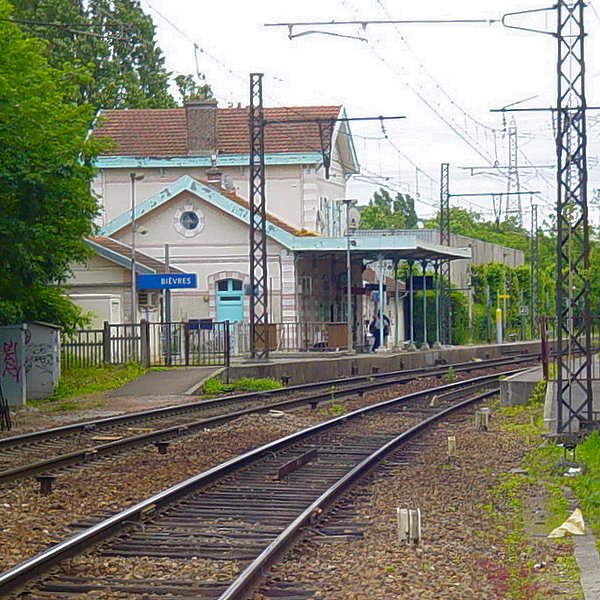 Bièvres Station (RER C / Grande Ceinture) 