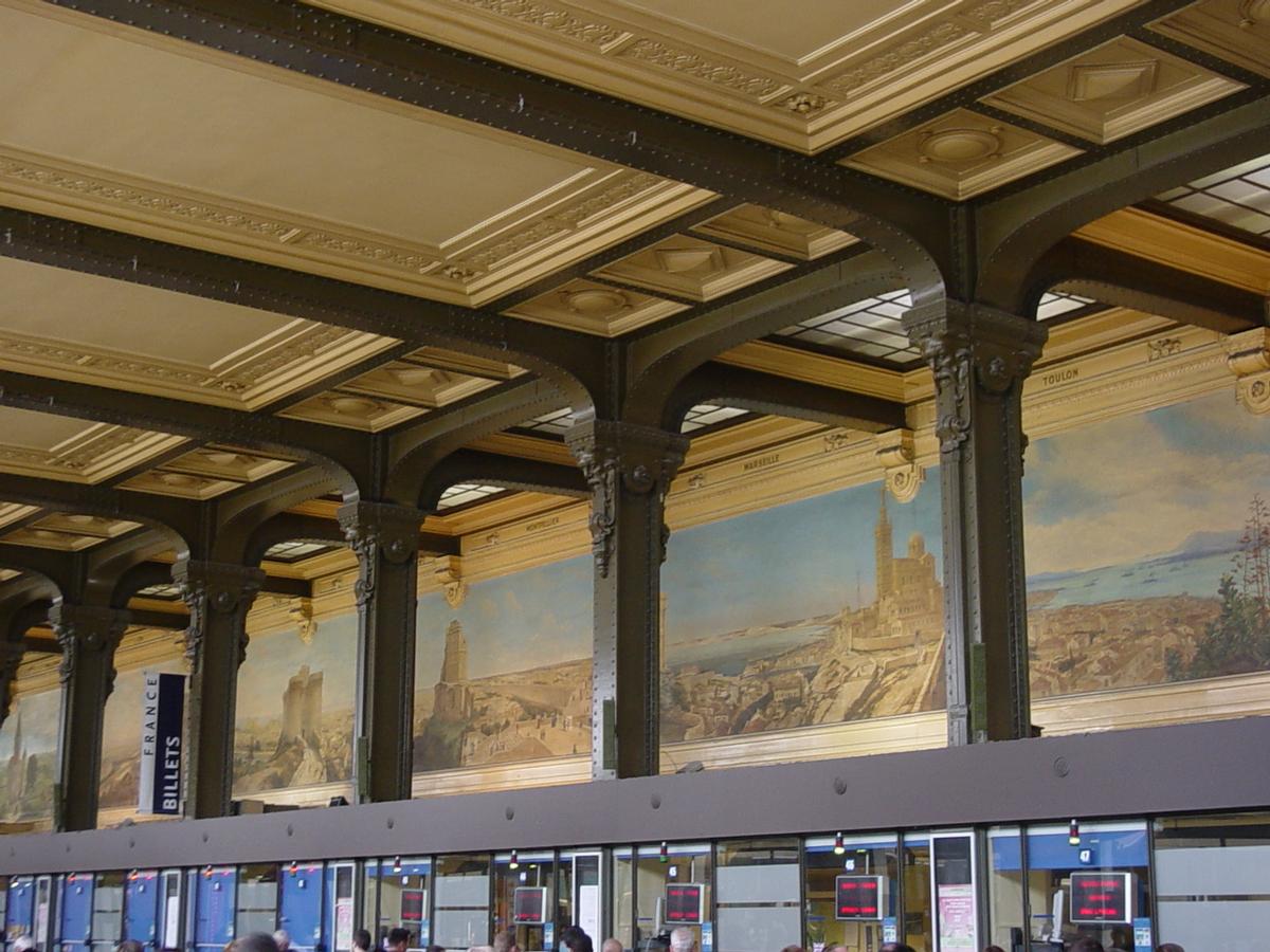 Gare de Lyon, fresques de la billetterie. Paysages du Sud-Est de la France 