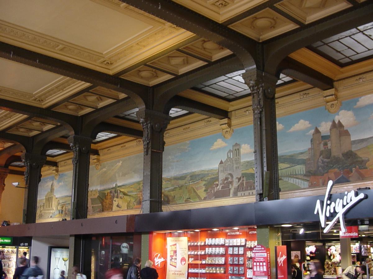 Gare de Lyon, fresques de la billetterie. Paysages du Sud-Est de la France 