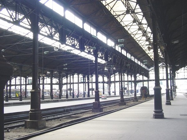 Gare Saint-Lazare, les quais côté grandes lignes 
