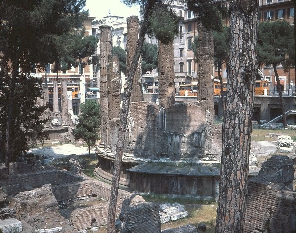 Rome, Champ de Mars. Temples républicains du Largo Argentina 