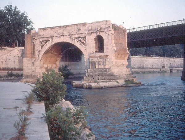 Ponte Rotto (ancien pont Aemilius). Rome 