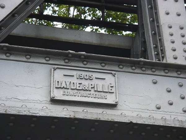 Ligne 5 du métro de Paris:Viaduc hélicoïdal 1905-1906 (à l'entrée du Viaduc d'Austerlitz) Ligne 5 du métro de Paris: Viaduc hélicoïdal 1905-1906 (à l'entrée du Viaduc d'Austerlitz)
