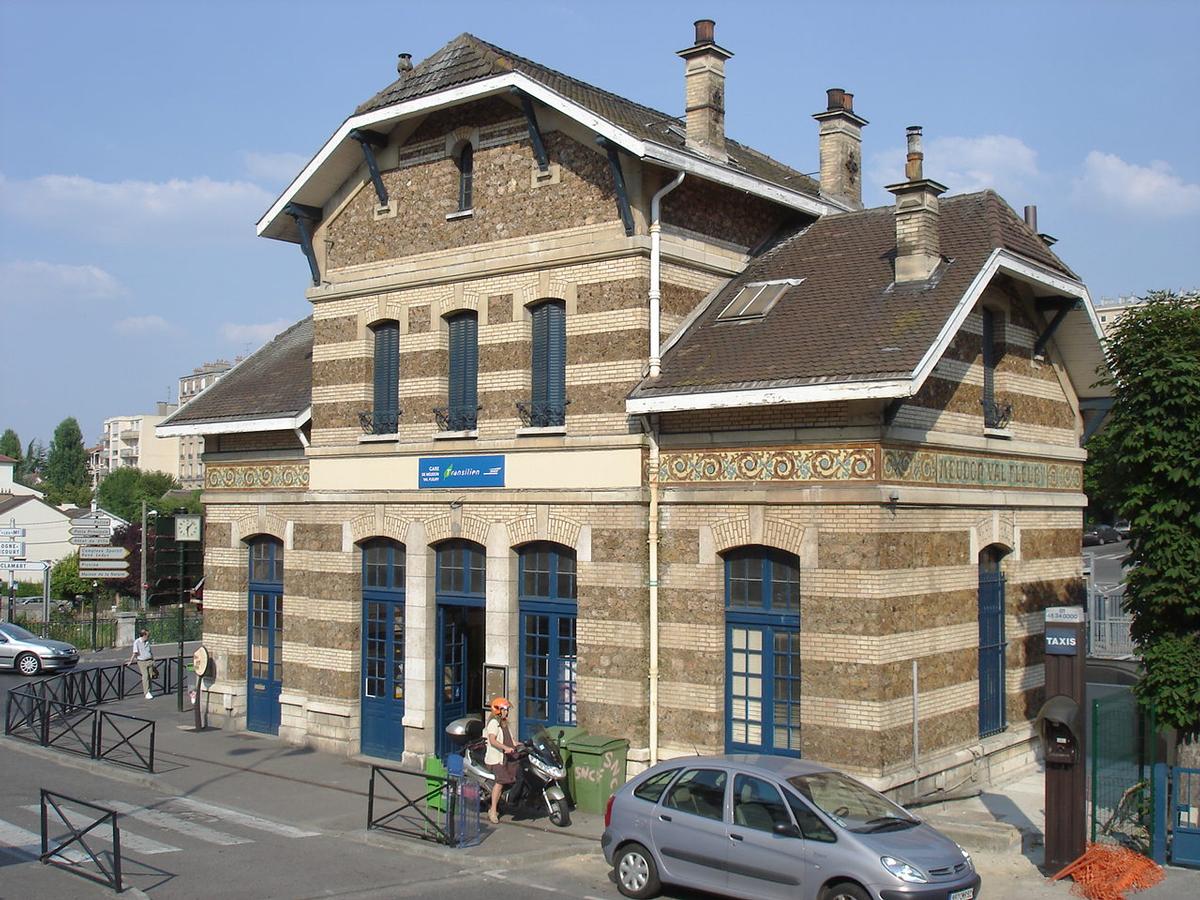 Ligne Paris-Invalides à Versailles-Rive-Gauche. Gare de Meudon-Val-Fleury (1901) 