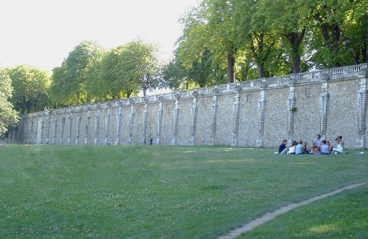 Terrasse supérieure de Meudon. Mur de soutènement de Primatice 