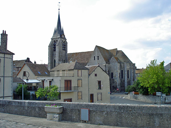 Pont-sur-Yonne. L'église Notre-Dame (13e s.) 