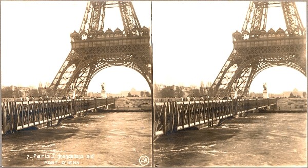 Pont d'Iéna pendant la grande inondation de janvier 1910. Elargissements métalliques latéraux (de 1900). Vue stéréoscopique, 