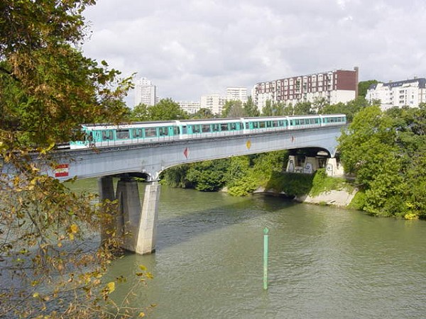 Pariser Metro, Linie 8Marnebrücke zwischen Charenton und Maisons-Alfort 