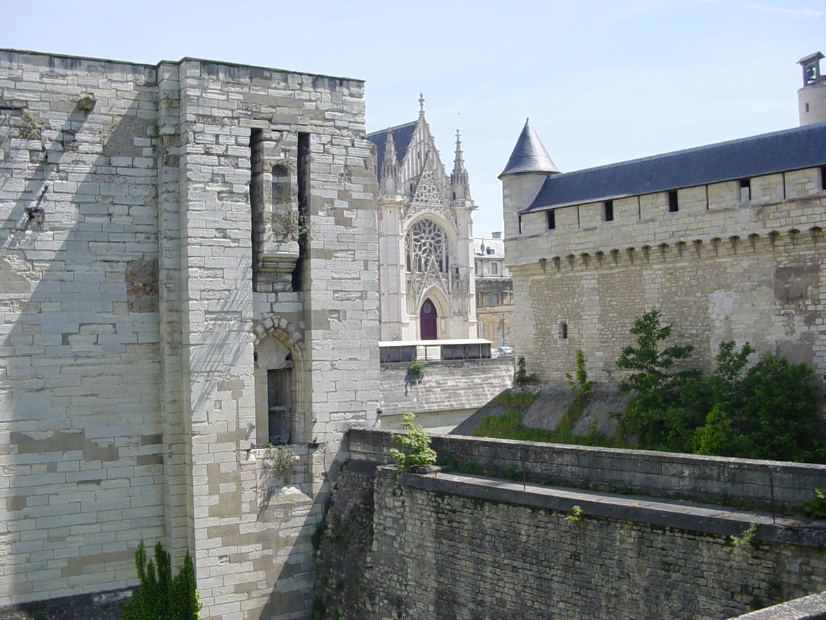 Château de Vincennes. Pont levis sur fossé ouest 