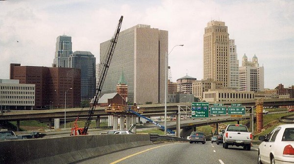 Construction on I-70 entering downtown Kansas City 
