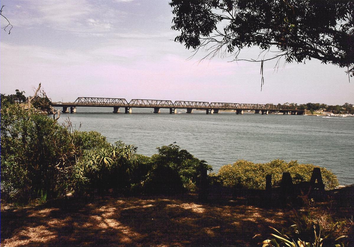Tom Uglys Bridge with southbound bridge beyond 