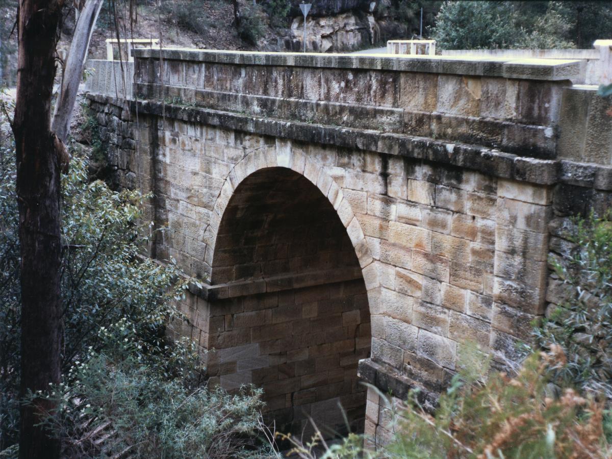 Lennox BridgeSouthern face with straight alignment 