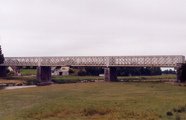 Viaduc de Pontaubault (ligne Lison-Lamballe)vue depuis le pont routier 