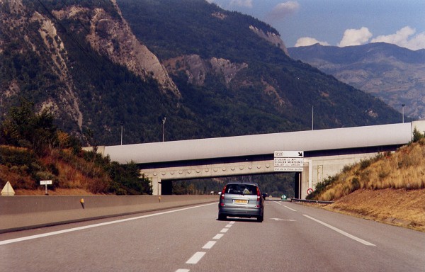 pont-canal de Saint-Julienvue depuis l'autoroute A43 