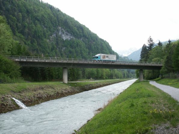 Gäsi-Autobahnbrücken, Autobahn A3, Zürich - Chur – Im Bild die Fahrbahn Richtung Chur 