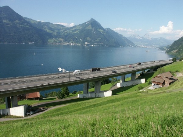 Autobahnviadukts bei Beckenried (Kanton Nidwalden, Schweiz) 