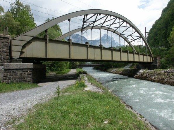 Gäsi-Eisenbahnbrücke bei Weesen, Schweiz 