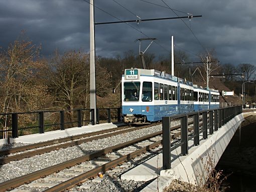 Baustelle Leutschenbach «Brücke und Gewässerkorrektur, Hochwasserauffangbecken» 