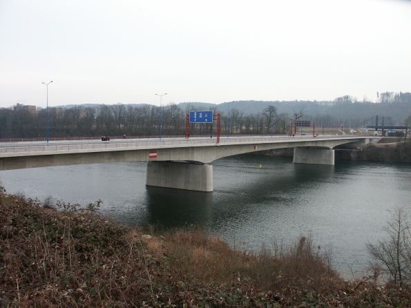 Etat des travaux le 11 février 2006. Le pont n'est pas encore ouvert à la circulation 