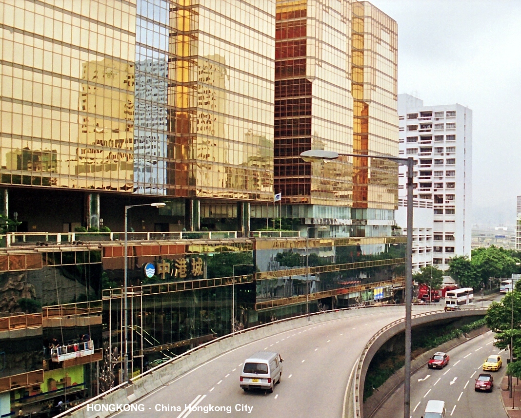 HONG KONG, Tsim Sha Tsui-Kowloon – Immeubles de bureaux «China-Hongkong-City», façades sur Canton road 