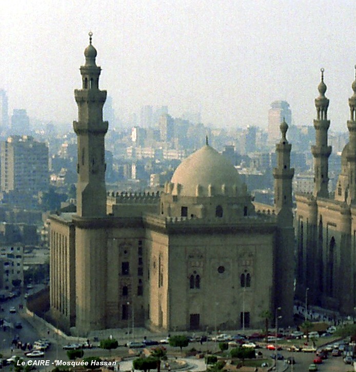 LE CAIRE – Mosquée-Madrasa du Sultan Hassan, vue depuis la Citadelle 
