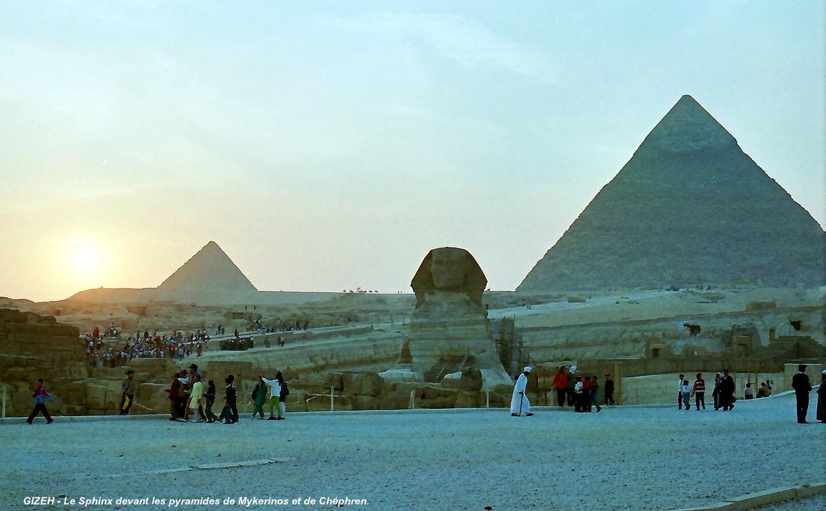 Pyramiden von Mycerinus und Chephren hinter dem großen Sphinx 