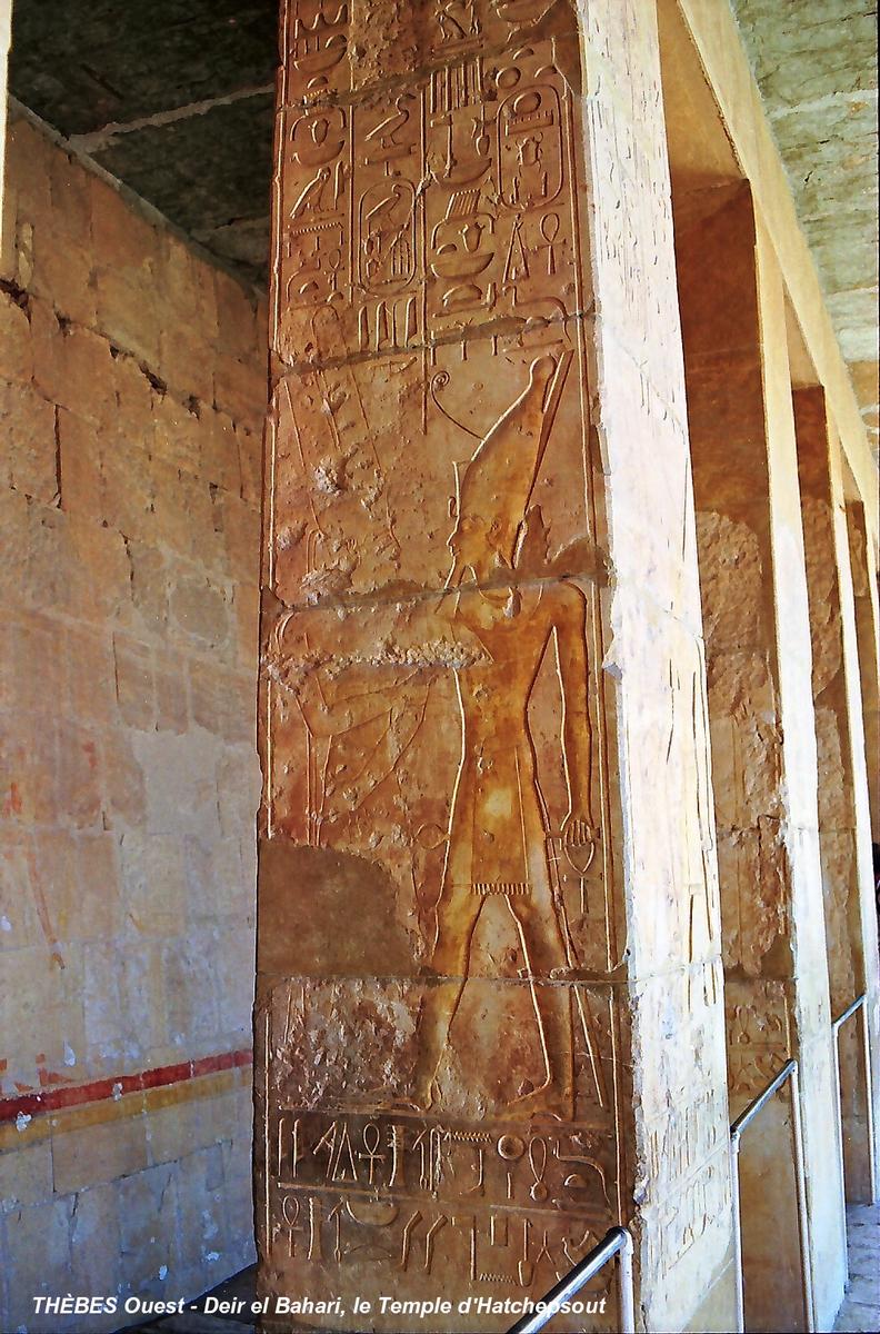 THÈBES Ouest – Temple d'Hatchepsout, colonnes carrées de la 2e terrasse 