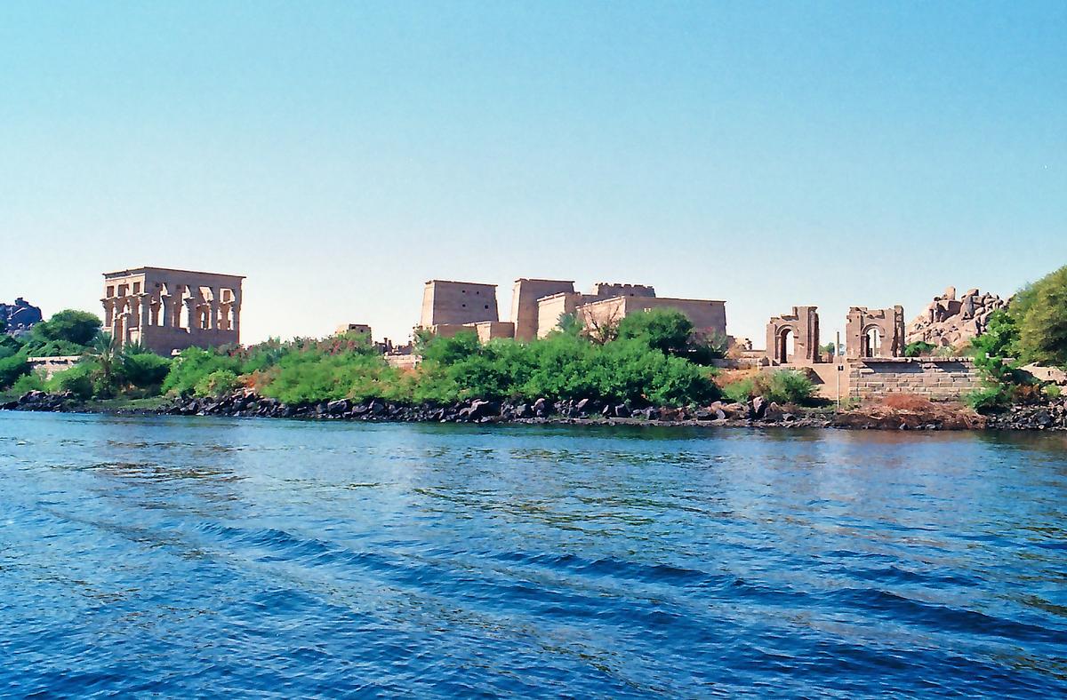 Philae - Great Kiosk of trajan on left, Isis' Tempel in the center and remainder of a church on the right 