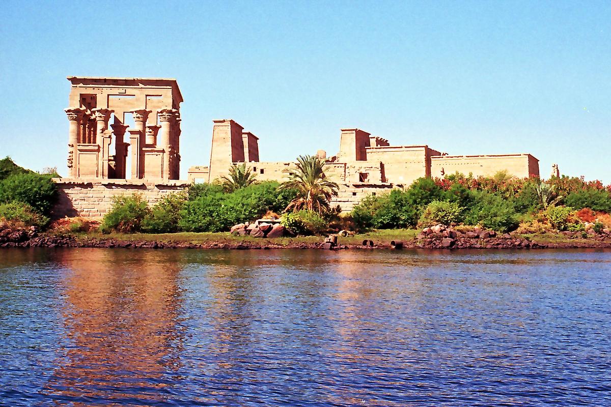Philae - Großer Kiosk und Tempel der Isis 
