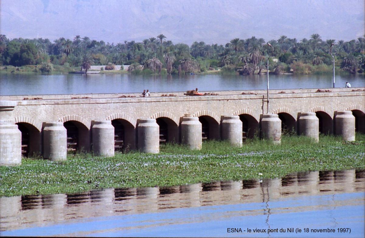 Esna - Vieux-pont sur le Nil 