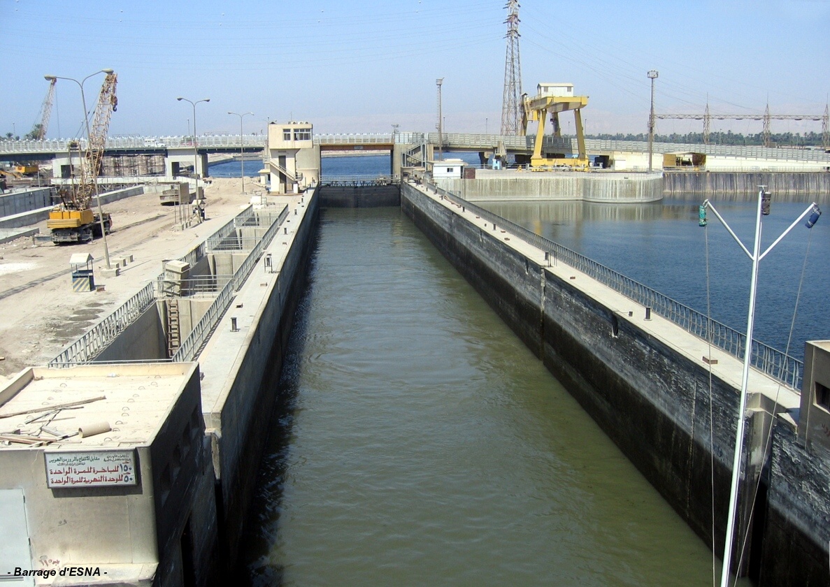 Barrage d'ESNA – l'écluse actuelle est devenue insuffisante pour le trafic du fleuve 