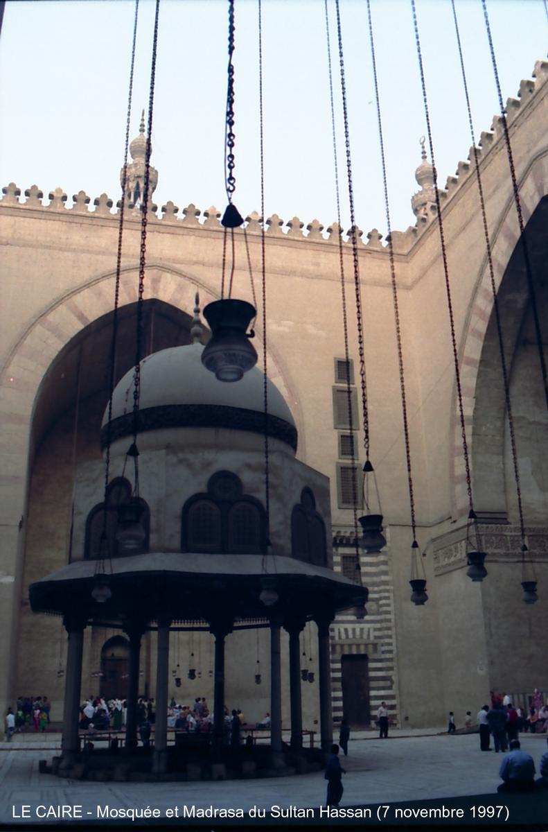 LE CAIRE - Mosquée-Medersa du Sultan Hassan,la grande cour aux quatre iwans 