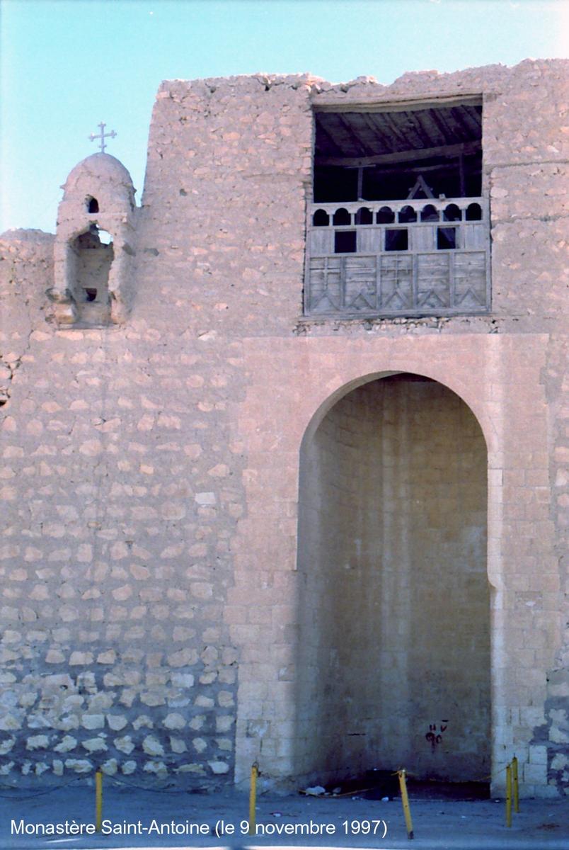 Monastère fortifié de Saint-Antoine L'ascenseur à poulie, trés utilisé en période d'insécurité