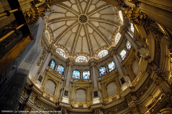 GRENADE (Andalousie) – La cathédrale construite au XVIe siècle, dans les styles Renaissance et baroque 