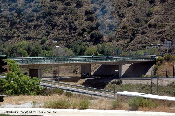 GRENADE (Andalousie) – Pont de l'A 395 sur le rio Genil (rocade sud, entre la Carretera de la Sierra et l'autoroute A 44- E 902) 
