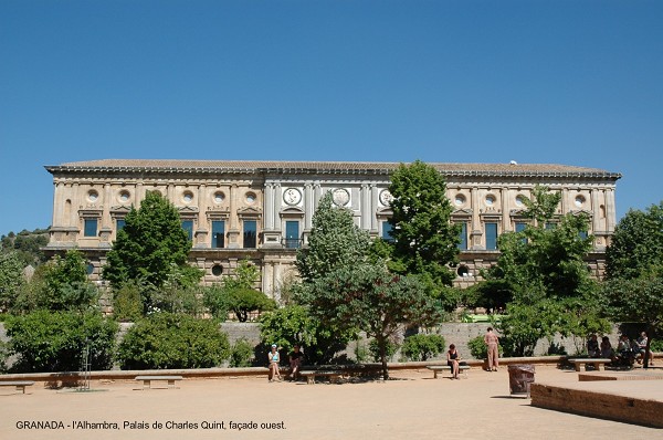 Fiche média no. 49596 GRENADE (Andalousie) - l'ALHAMBRA, le Palais de Charles Quint, palais de style Renaissance édifié au XVIe pour l'Empereur, il possède un exceptionnel patio circulaire