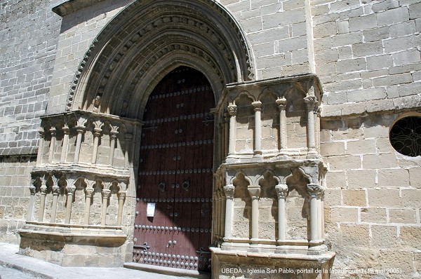 Fiche média no. 48570 UBEDA (Andalousie), (ville inscrite au Patrimoine Mondial de l'Humanité) – Eglise San Pablo, construite et remaniée du XIIe au XVIIe, elle présente une grande variété de styles