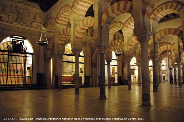 CORDOUE (Andalousie) – « La Mezquita », construite aux XVIe et XVIIe siècles, la Cathédrale occupe environ 15% de la Grande Mosquée 