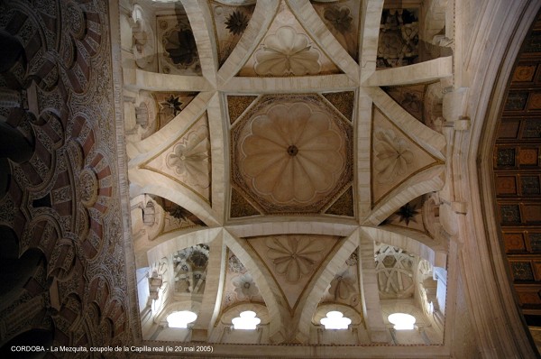CORDOUE (Andalousie) – « La Mezquita », construite aux XVIe et XVIIe siècles, la Cathédrale occupe environ 15% de la Grande Mosquée 