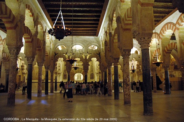 Fiche média no. 48074 CORDOUE (Andalousie) – La Mezquita, la construction de la Grande Mosquée débuta au 8e siècle, trois agrandissements successifs lui donnèrent ses dimensions actuelles